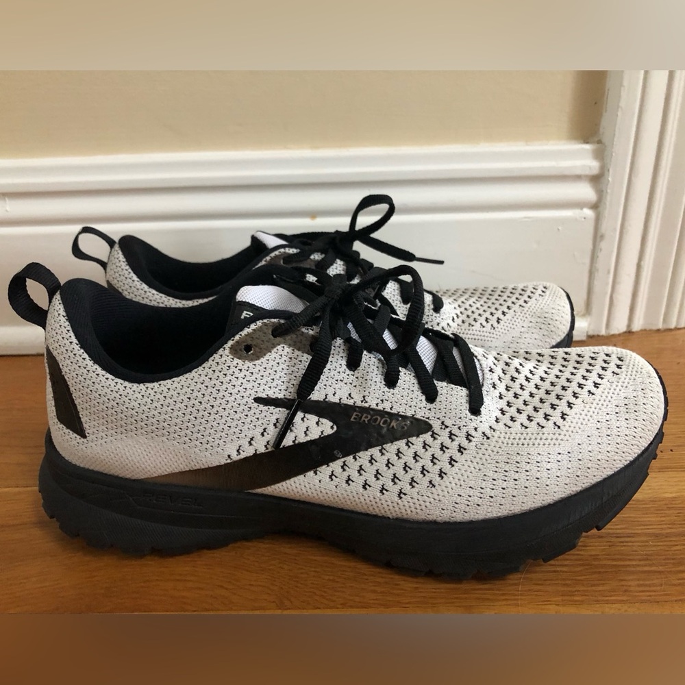 Brooks Revel Running Shoe Size 8.5